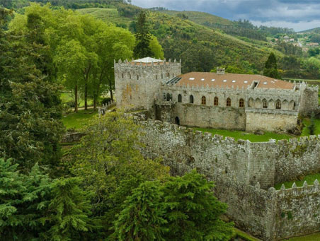 El castillo más bonito de Galicia es una joya medieval con doble muralla, jardines de camelias y un museo para toda la familia